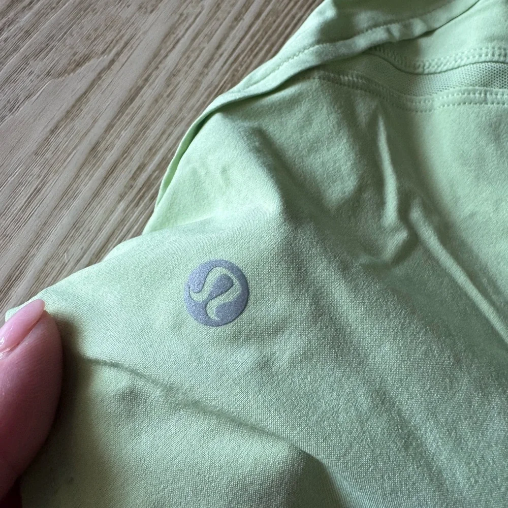 LULULEMON Speed Up HR Shorts 4” *Mesh Vent. NWT. Size XS. - Picture 3 of 4